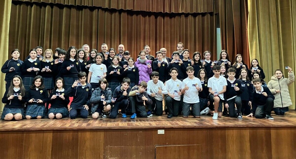 Acto de entrega de los carnés de ciberexperto a 42 escolares de 6º de primaria del colegio San Narciso