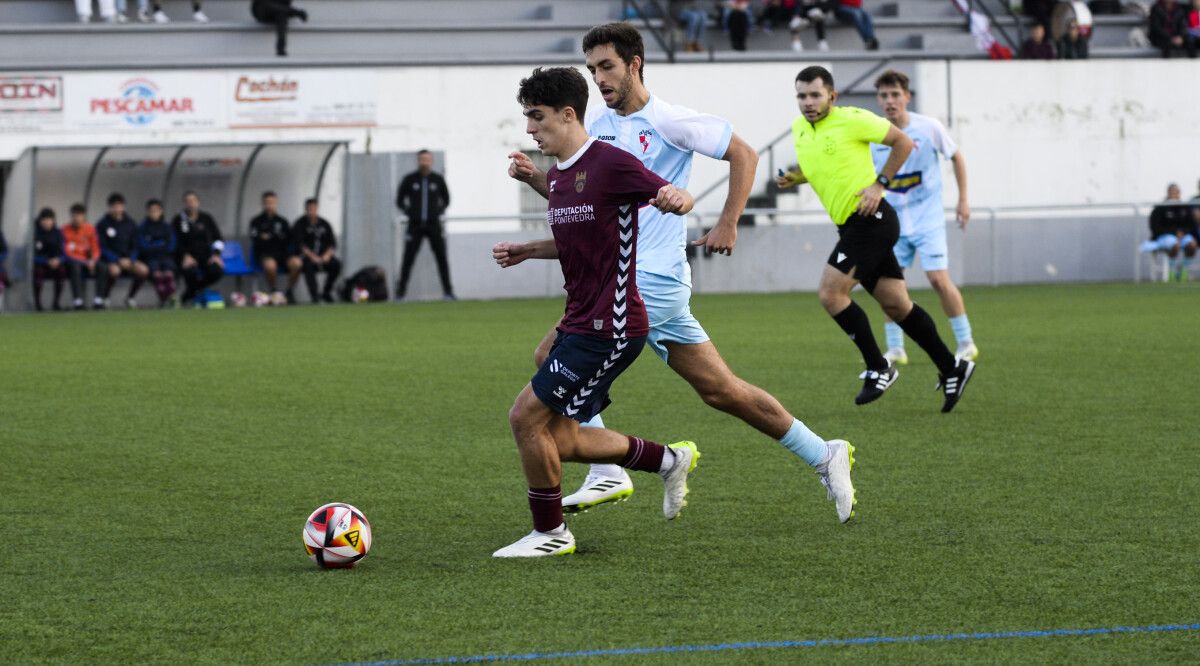 Partido entre Pontevedra B e Arosa na Seca