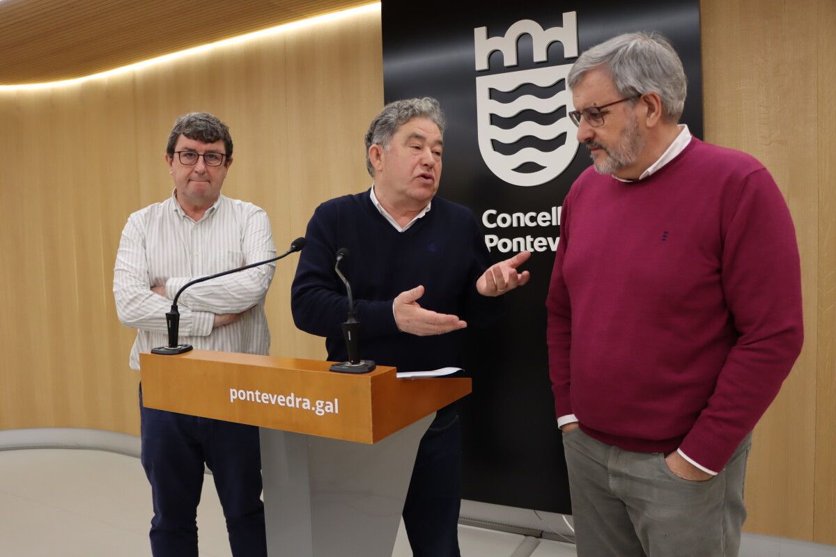 O doutor Luis Anibarro García, o alcalde Miguel Anxo Fernández e o doutor Manuel Núñez Fernández