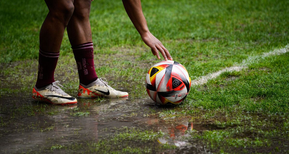 Partido de liga entre Pontevedra e Zamora en Pasarón