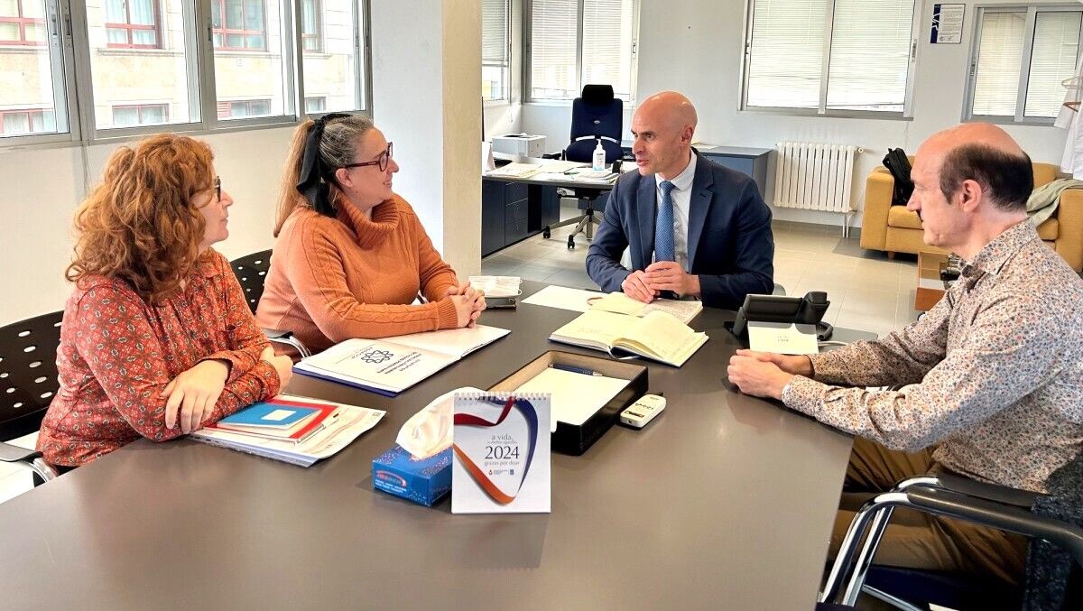 Reunión entre directivas de Asgacop e responsables da área sanitaria Pontevedra e Salnés