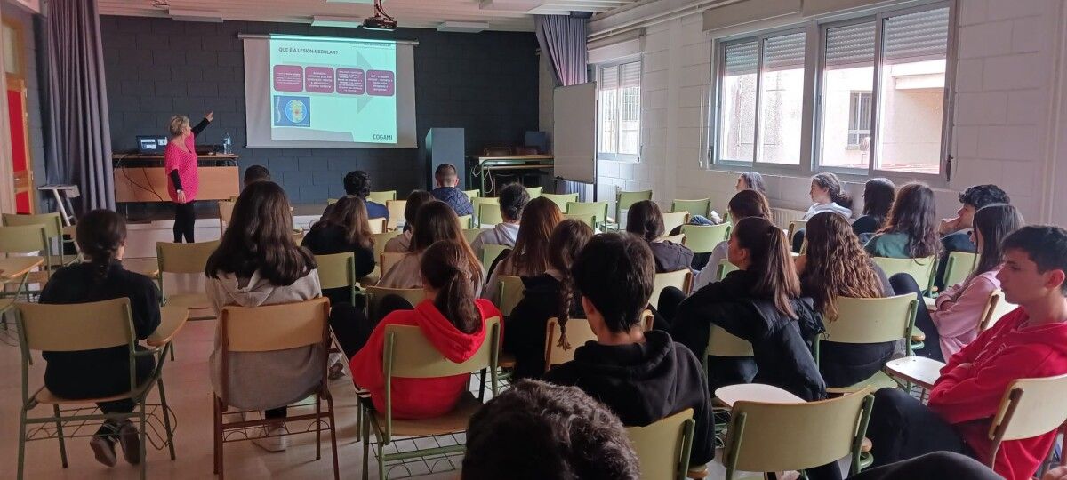 Sesión de sensibilización por parte de persoal de COGAMI no Grove