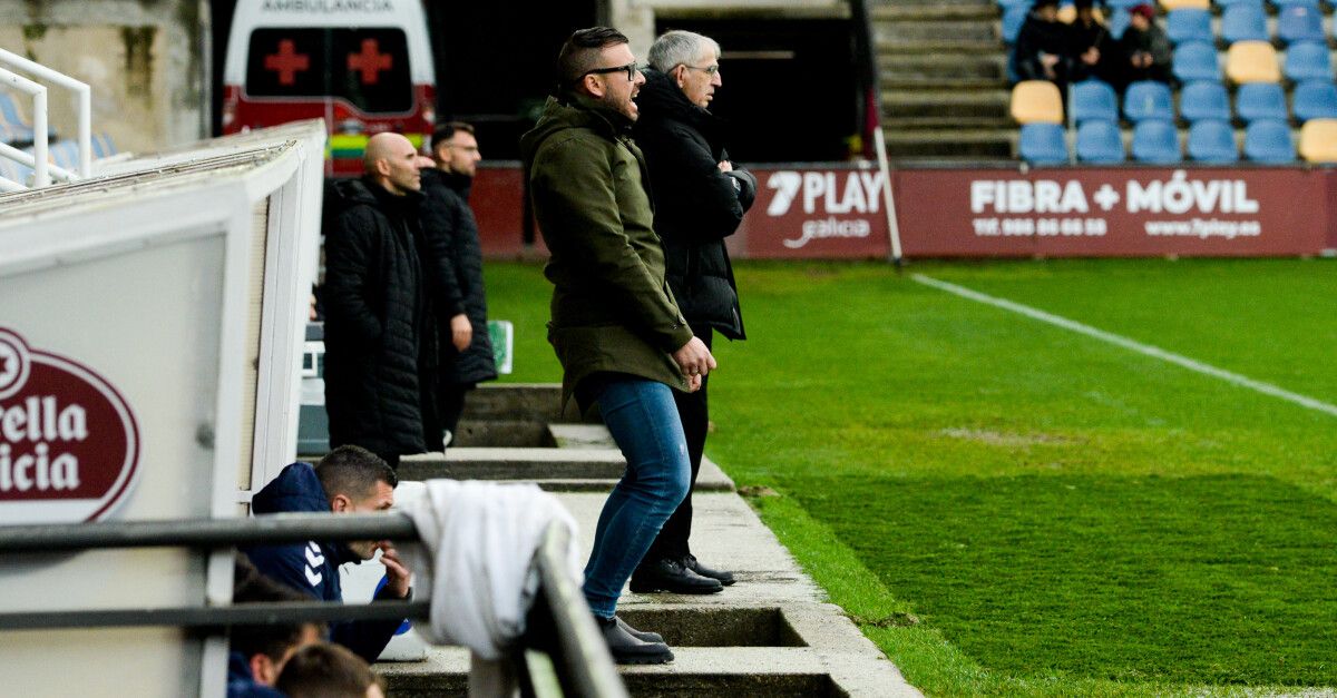 Yago Iglesias, no partido de liga entre Pontevedra e Zamora en Pasarón