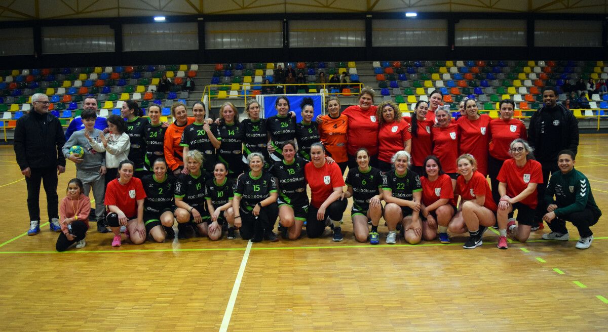 "V Reunión del Día de la Mujer". U.B.F. Balonmano de Pontevedra y Asmunais de Meaño
