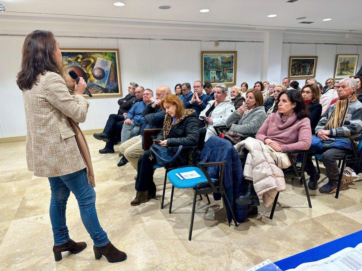 Reunión da alcaldesa coa veciñanza da Rúa da Ponte 