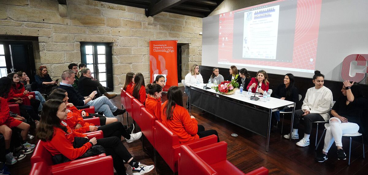 Charla 'As mulleres no fútbol' organizada polo Salgueiriños CF