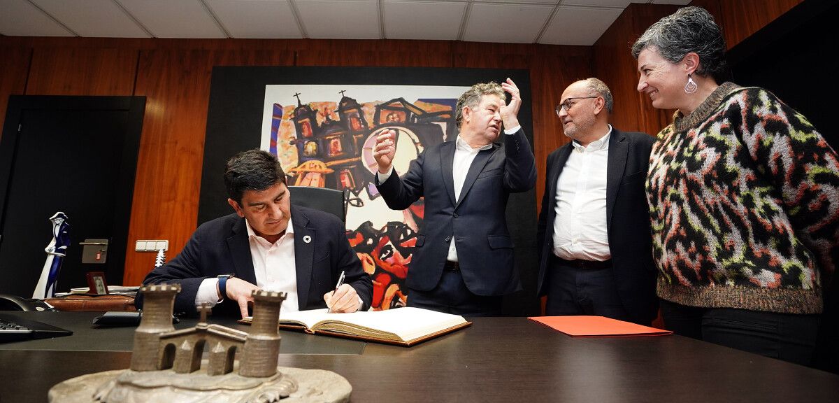 Visita do delegado do Goberno, Pedro Blanco, ao Concello de Pontevedra