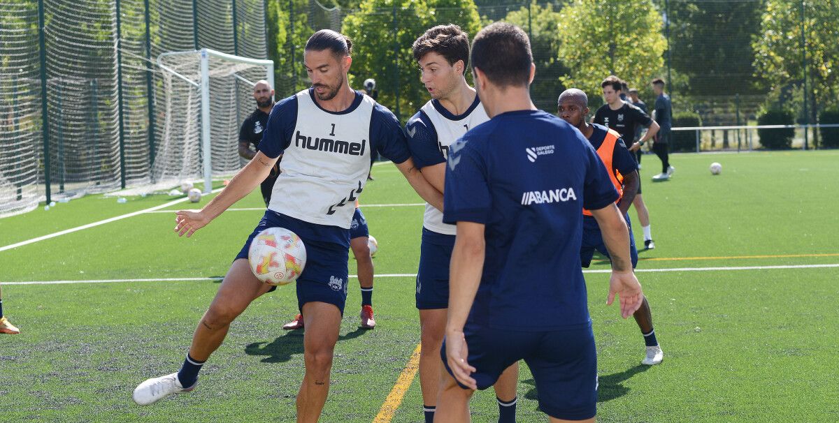 Mario Gómez, adestrando co Pontevedra na Xunqueira