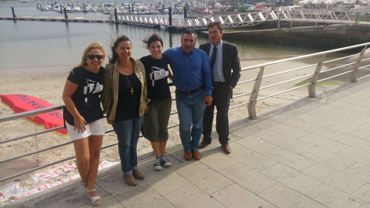 La eurodiputada Ana Miranda con representantes de la Plataforma SOS Panadeira La eurodiputada Ana Miranda con representantes de la Plataforma SOS Panadeira