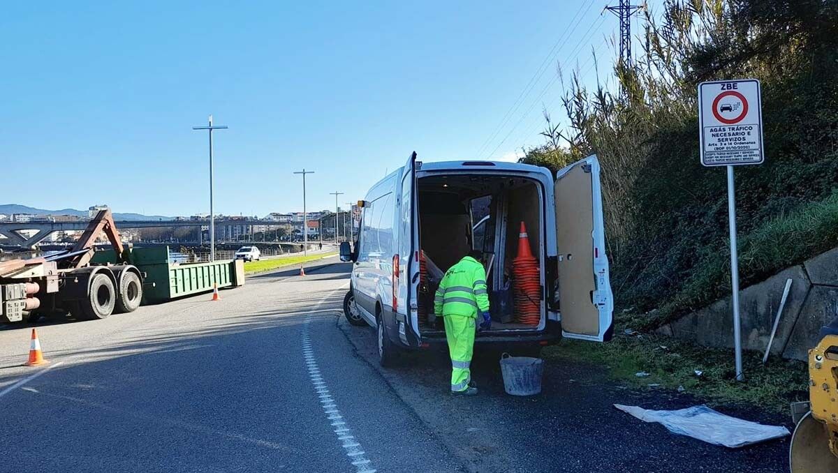 Sinal da zona de baixas emisións na Avenida de Marín