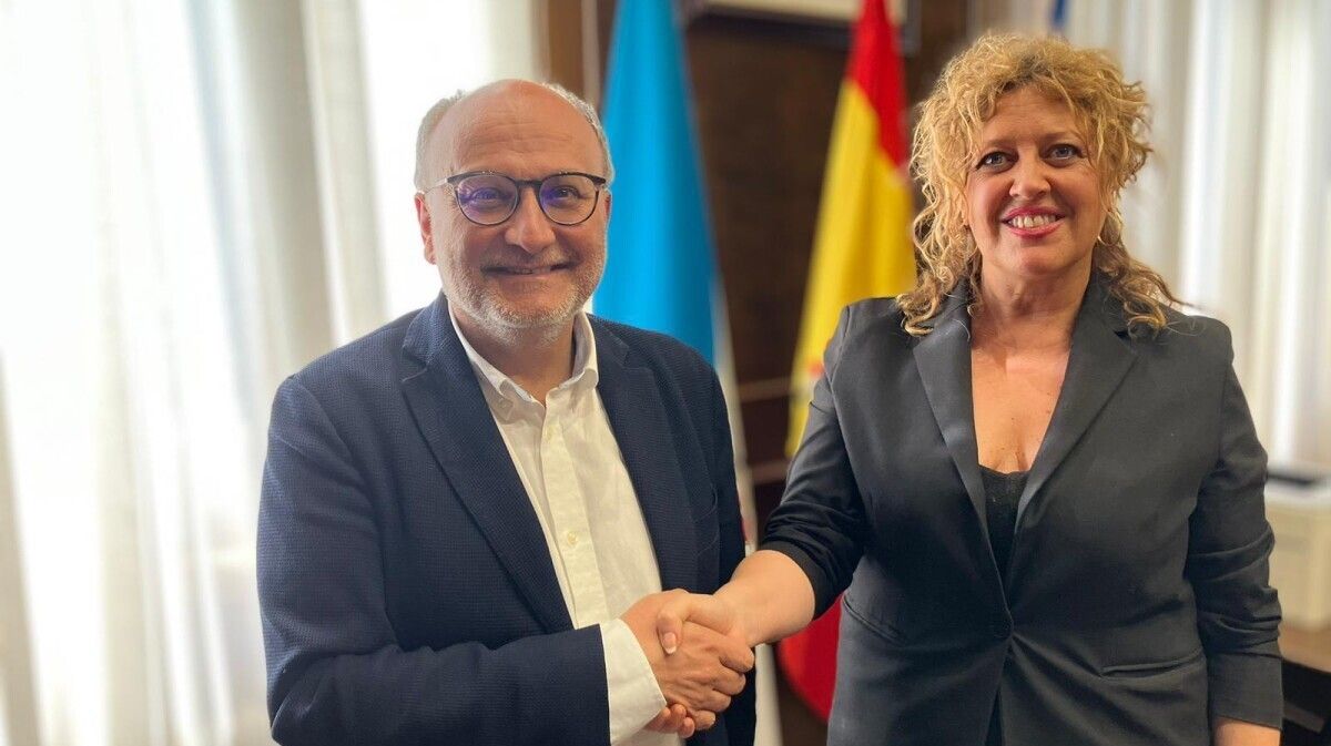 El subdelegado del Gobierno, Abel Losada y la gerente de la SEA, Beatriz Sestayo