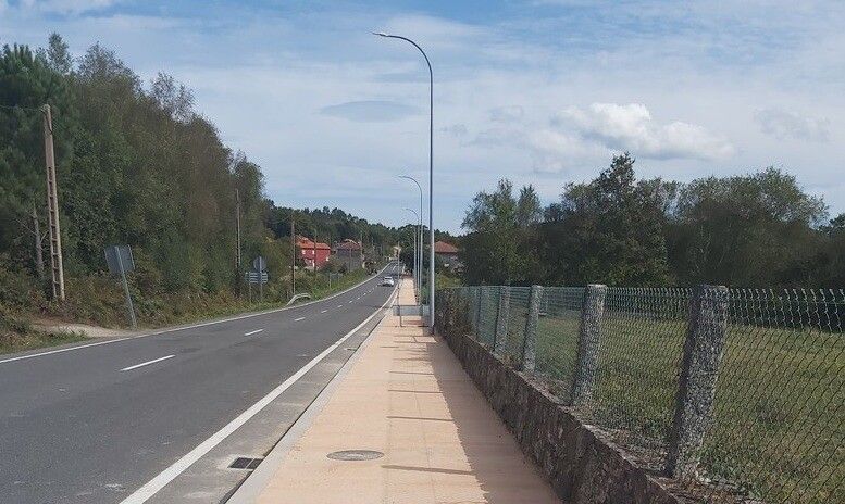 Carretera PO-233 a su paso por el ayuntamiento de Cerdedo-Cotobade