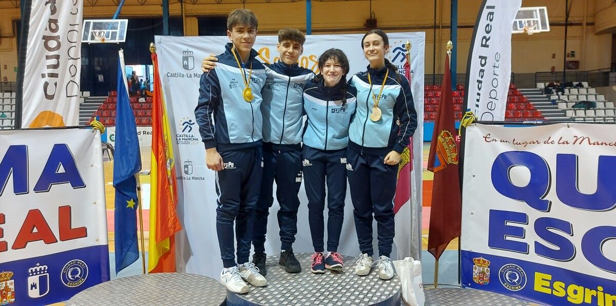 Deportistas da Escola Hungaresa no Torneo Nacional Infantil de Sabre en Cidade de Real