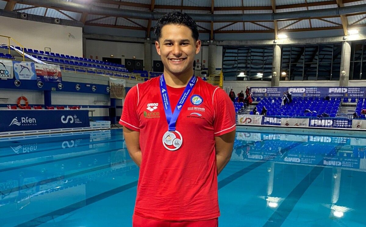 Juancho Hernández, coa medalla de prata conseguida no Campionato de España de Inverno en Valladolid