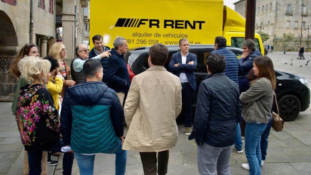 Xuntanza do PP con residentes da Praza da Ferrería