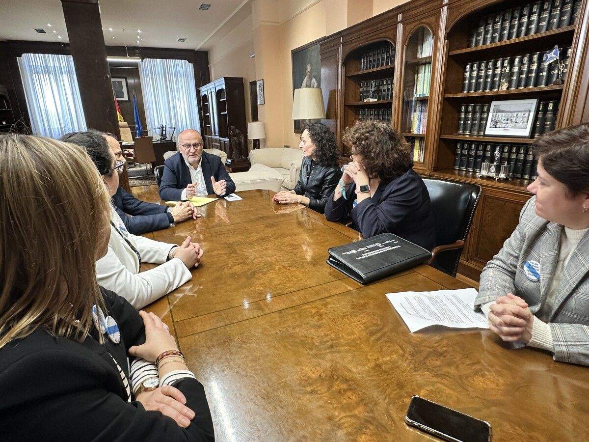 La Plataforma Dignidad de la Abogacía de Pontevedra trasladó sus reivindicaciones al subdelegado del Gobierno