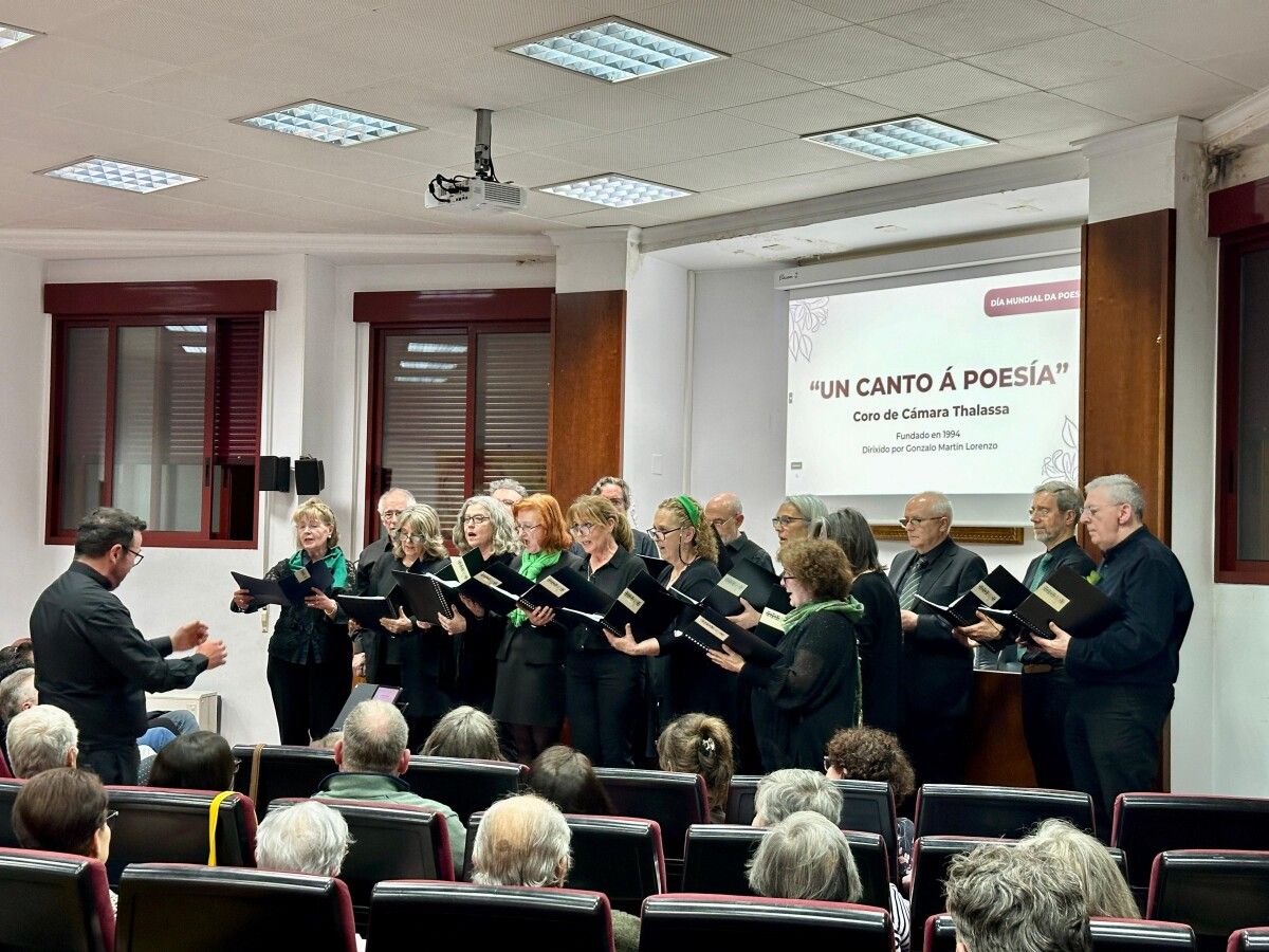 Actividade "Poesía es ti" na biblioteca de Marín