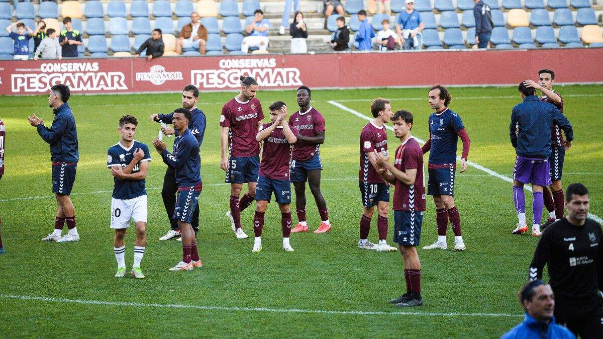 Partido de liga entre Pontevedra e Marino de Luanco en Pasarón
