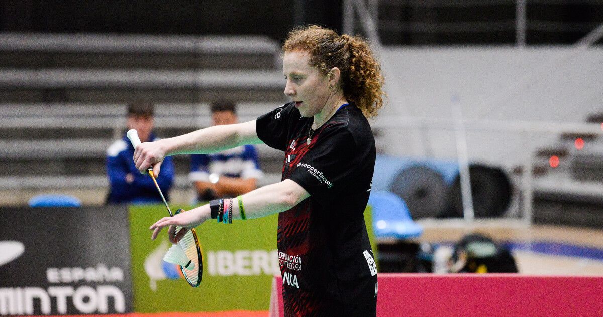 Georgina Bland, na xornada de División de Honra entre Bádminton Ravachol e IES La Orden no Pavillón Municipal