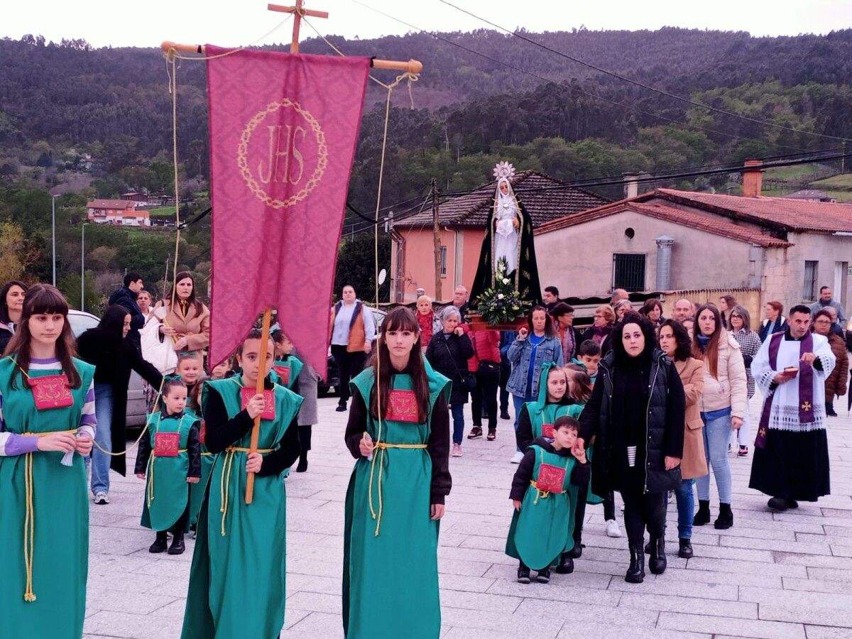 Procesión dos Caladiños de Campo Lameiro coa estrea dunha nova confraría infantil Procesión dos Caladiños de Campo Lameiro coa estrea dunha nova confraría infantil