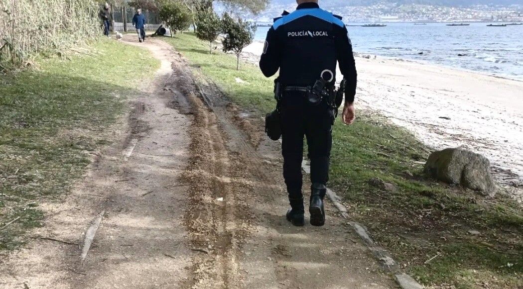 Danos ocasionados por un coche na senda de Laño
