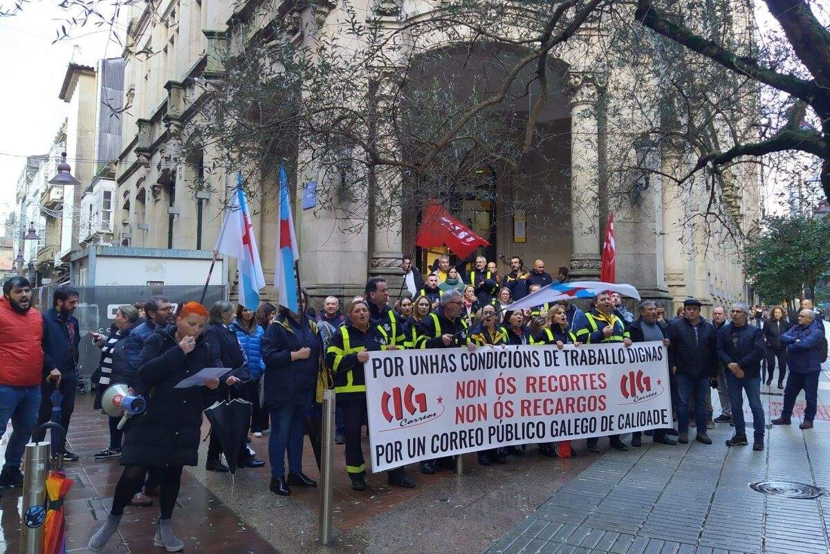 Protesta na Oliva dos traballadores da Unidade de Repartición de Correos en Lalín 