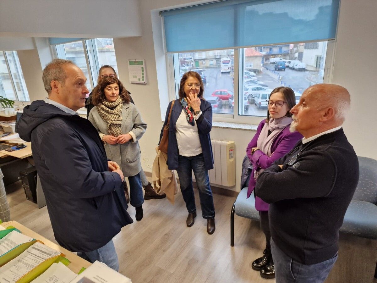 O delegado territorial da Xunta visitou a Confraría de Pescadores de Bueu
