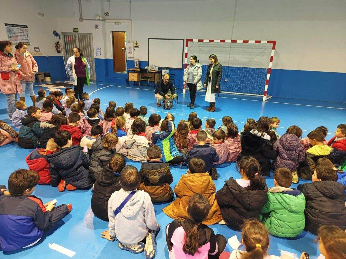 Campaña de sensibilización para escolares contra as cacas dos cans