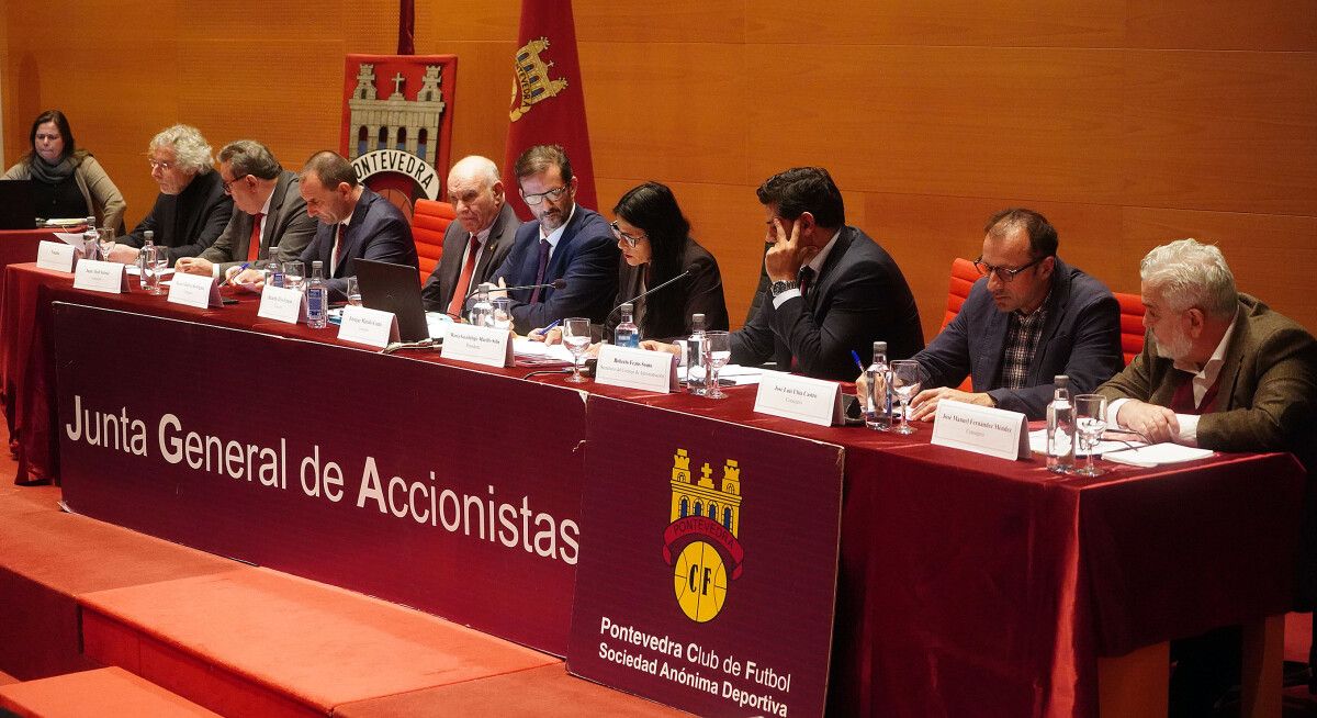Xunta Xeral de Accionistas do Pontevedra Club de Fútbol no Pazo da Cultura