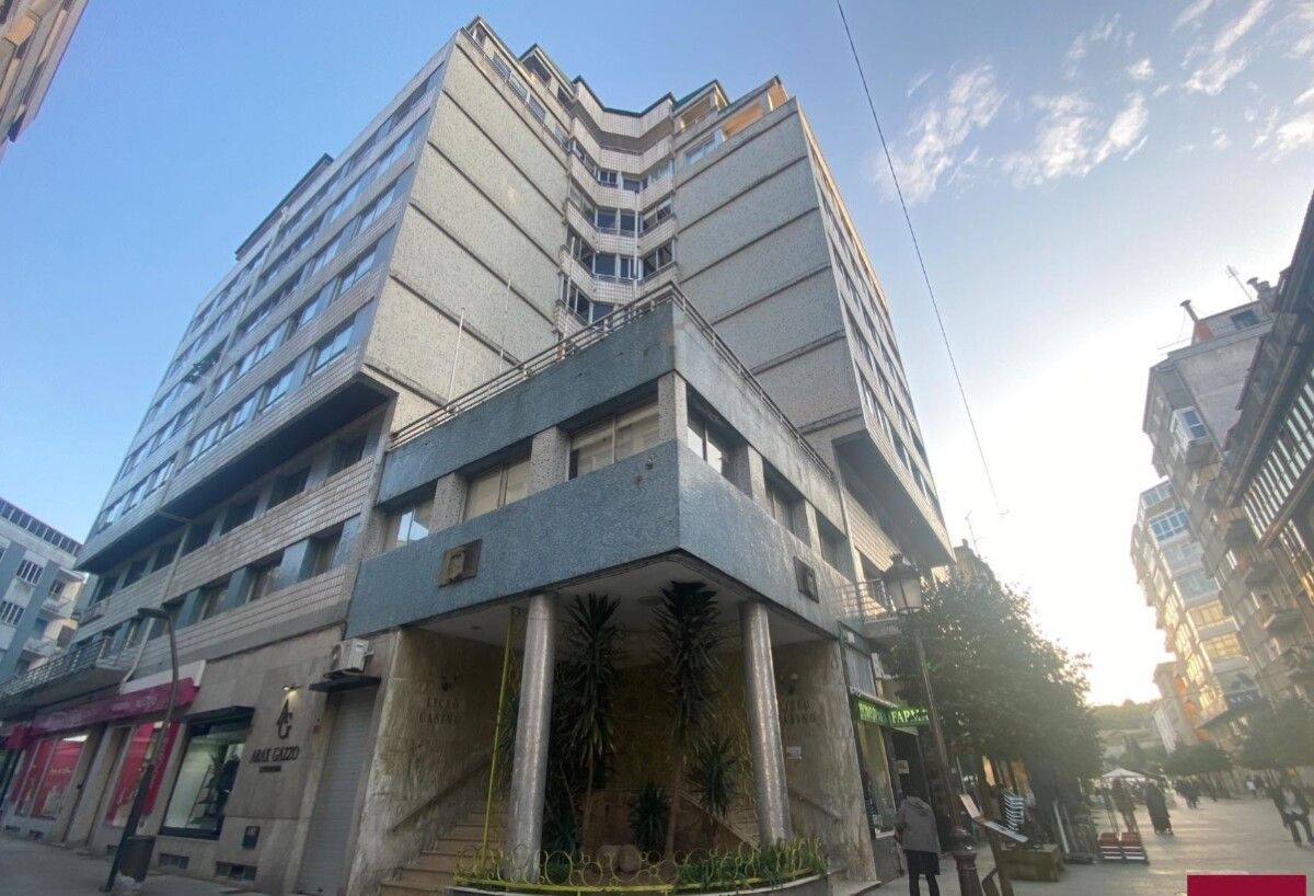 Antiguo local del Casino en el que el Concello de Vilagarcía quiere ubicar la Biblioteca Municipal
