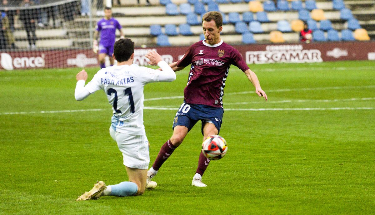 Partido de liga entre Pontevedra y Compostela en Pasarón