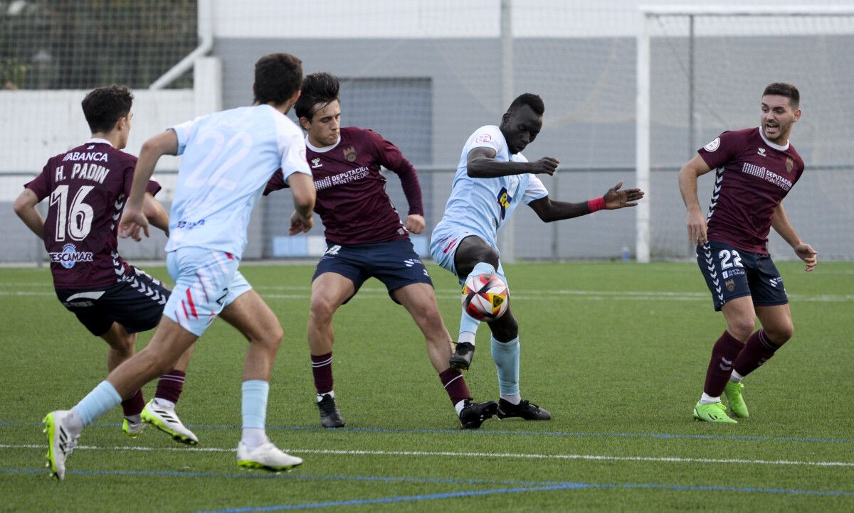 Partido entre Pontevedra B e Arosa na Seca
