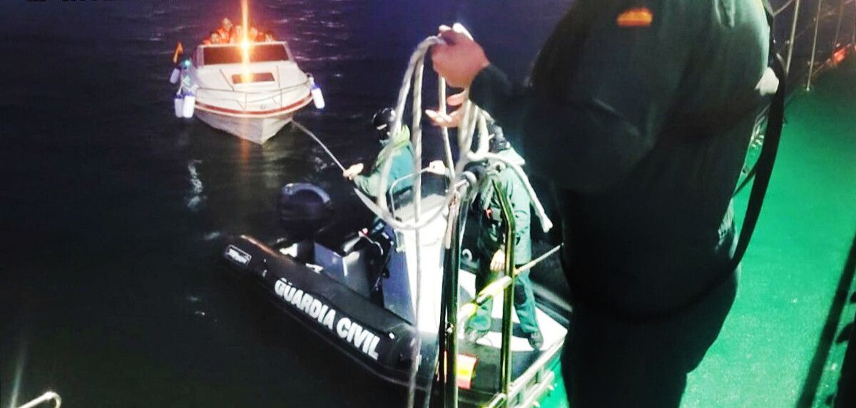 Rescate do Servizo Marítimo na canle de acceso ao Club Náutico de Pontevedra