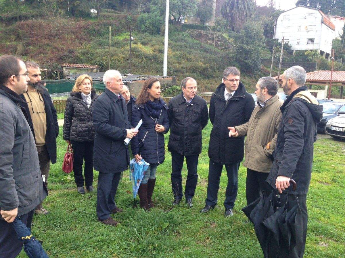 Visita do xerente do Sergas aos terreos do futuro centro de saúde de Marín