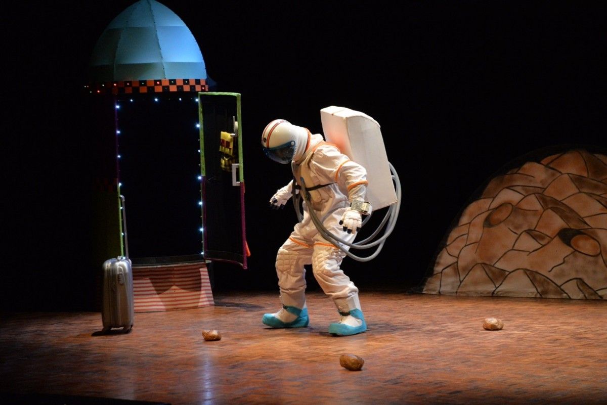 Representación de "3, 2, 1..." de Teatro Ghazafelhos no ciclo Domingos do Principal