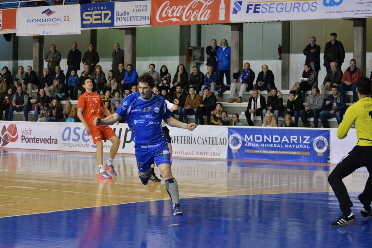 Partido entre Teucro y BM Torrelavega en el Municipal