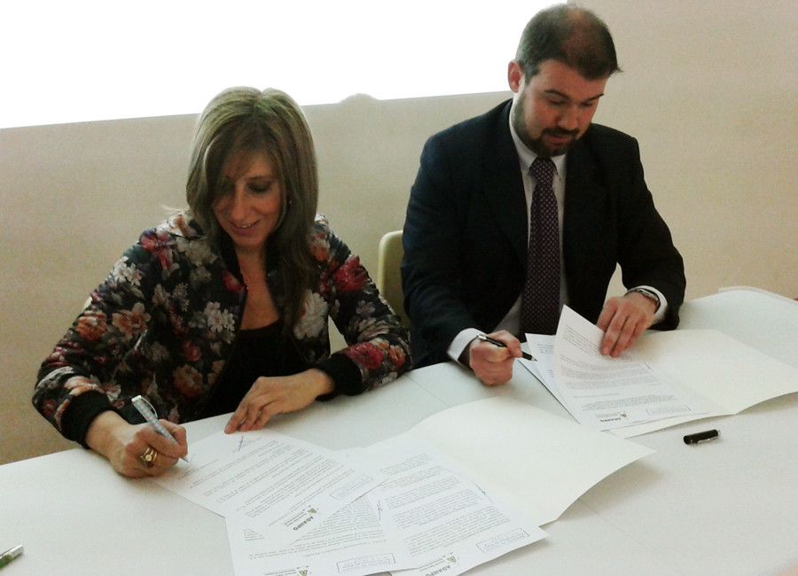 Firma del convenio entre Adahpo y la Asociación de vecinos de Xesta