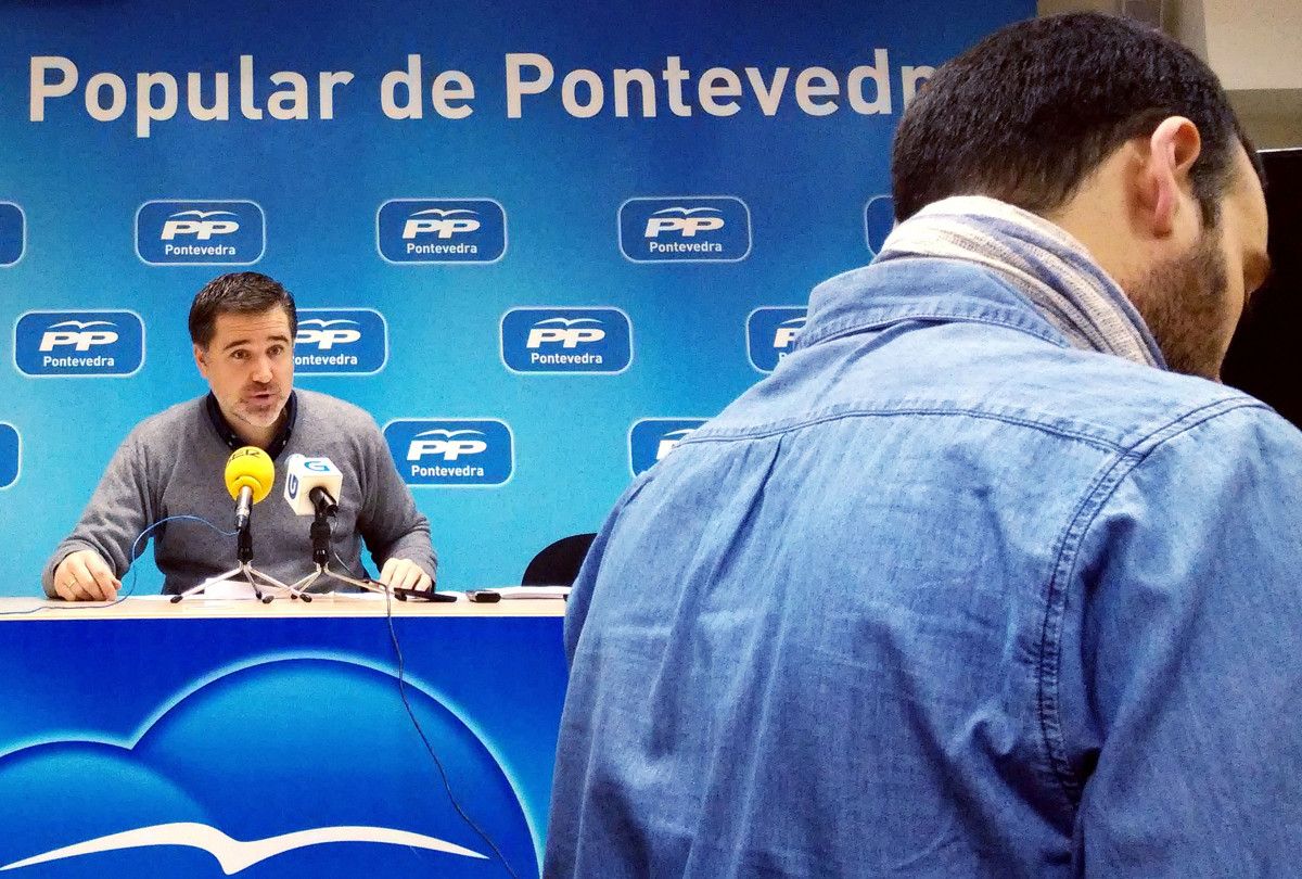 Jacobo Moreira, portavoz local do PP, durante unha rolda de prensa