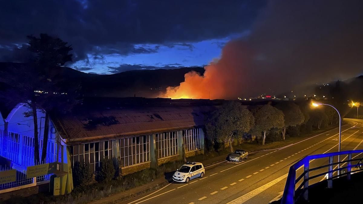 Incendio en las instalaciones de la antigua fábrica de Pontesa