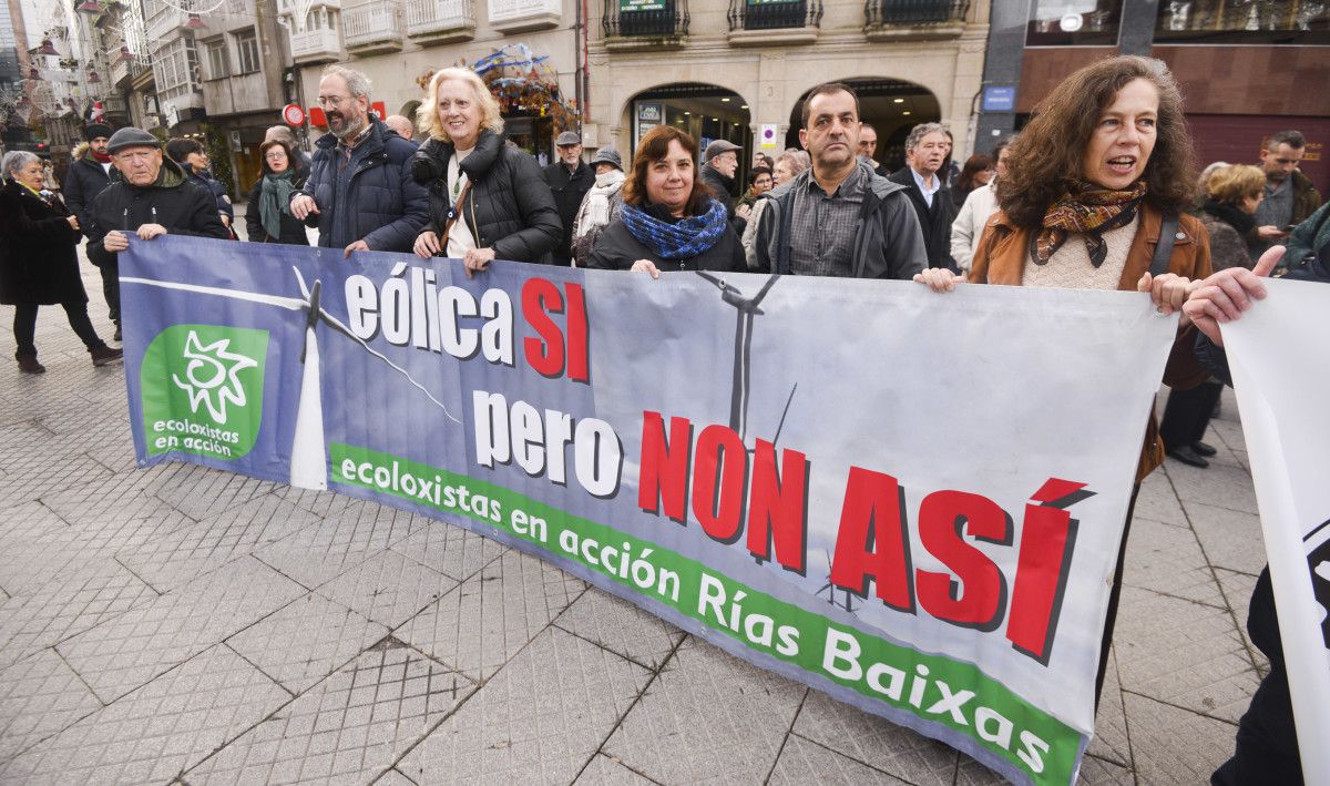 Concentración contra a invasión eólica