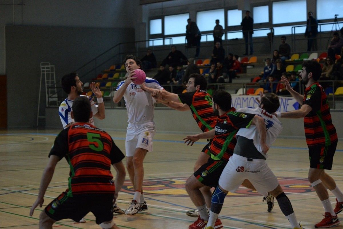 Partido entre Cisne e Embutidos Lalinense no CGTD