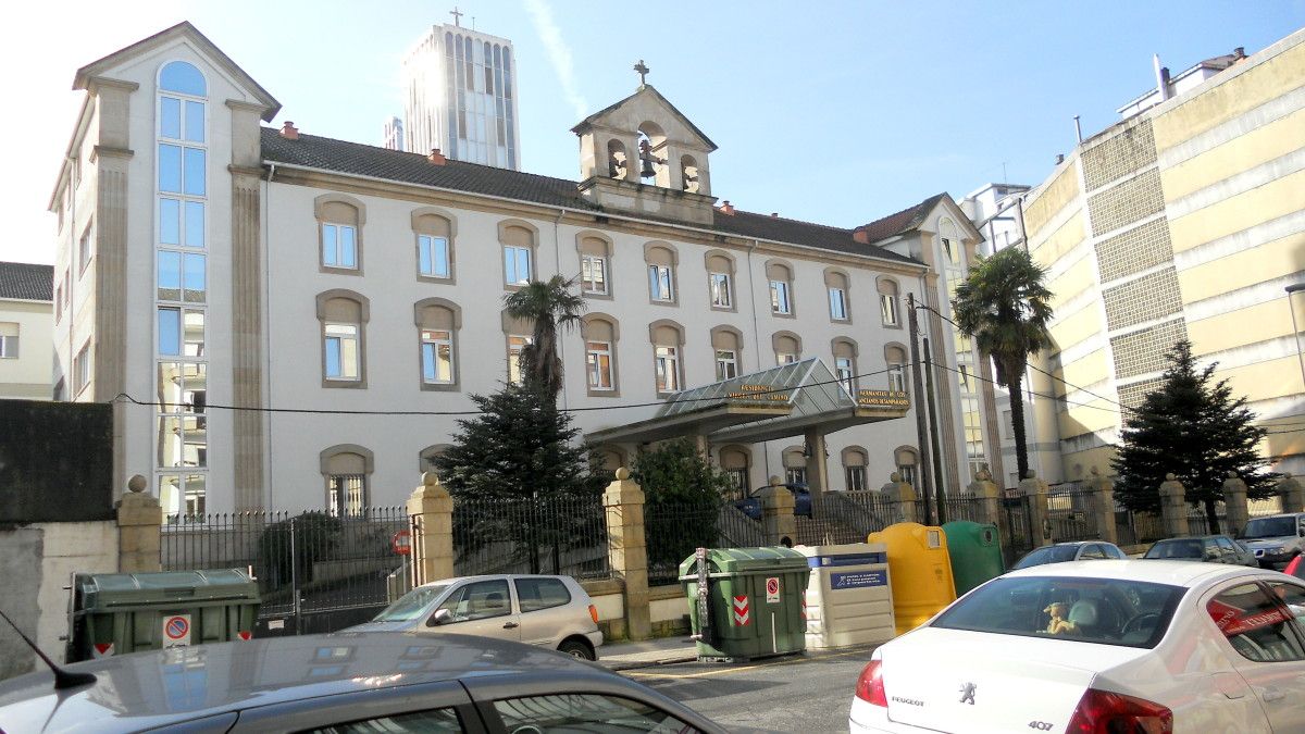 Edificio onde se atopaba o Asilo de Anciáns en Loureiro Crespo