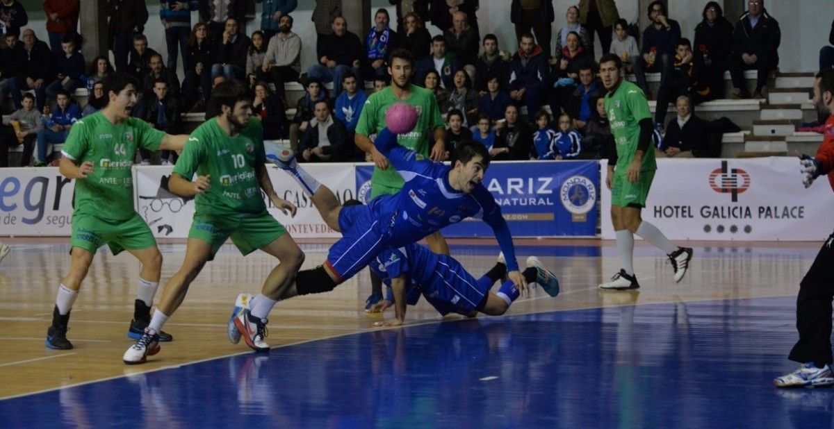 Partido entre Teucro y Meridiano Antequera en el Municipal