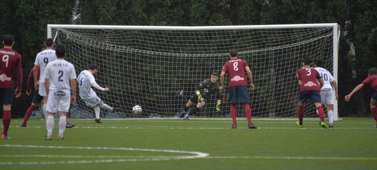 Edu detén o lanzamento do penalti a Kata no partido entre Silva e Pontevedra na Grela Edu detén o lanzamento do penalti a Kata no partido entre Silva e Pontevedra na Grela