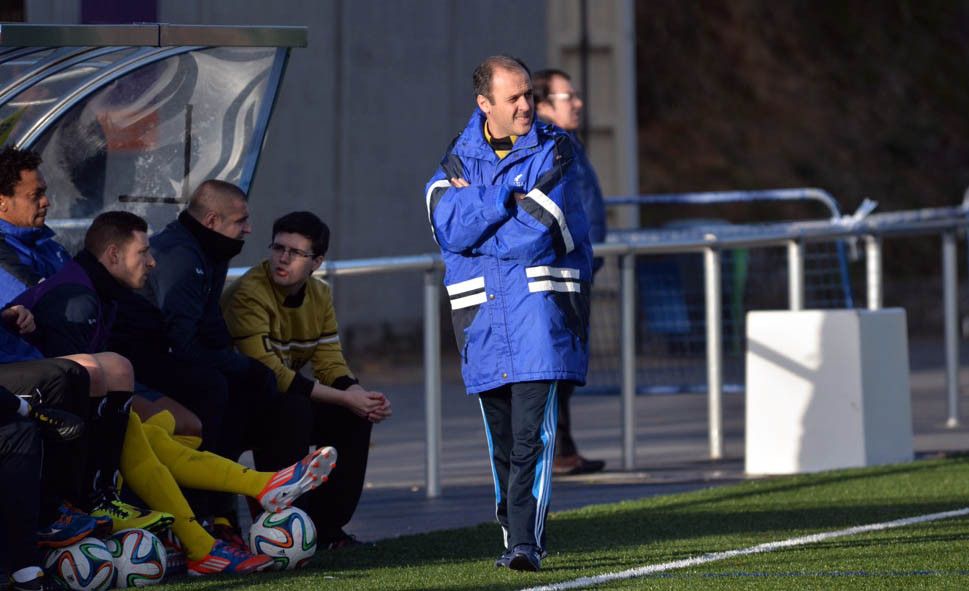 José Ángel Oliveira no partido entre Xuventú Sanxenxo e Laracha