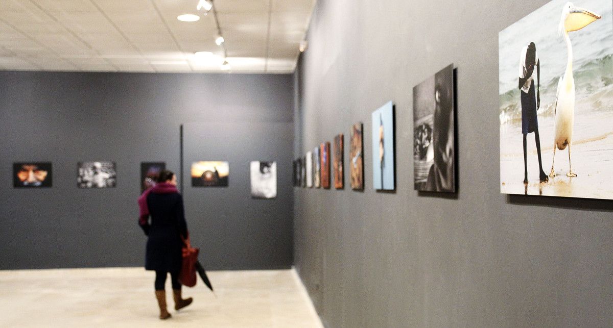Inauguración de la exposición "África, soños e mentiras", del fotógrafo Gabriel Tizón
