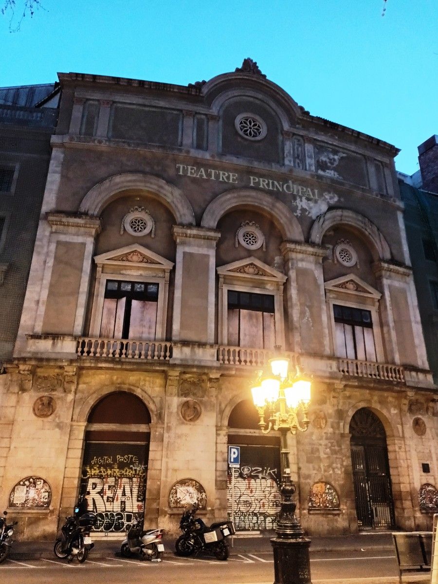 Fachada do Teatre Principal