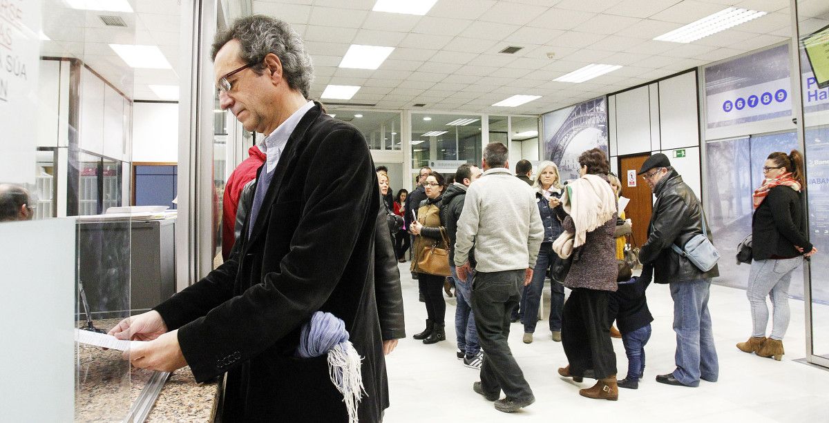 Luis Rei, candidato de Marea Pontevedra, en el Registro municipal
