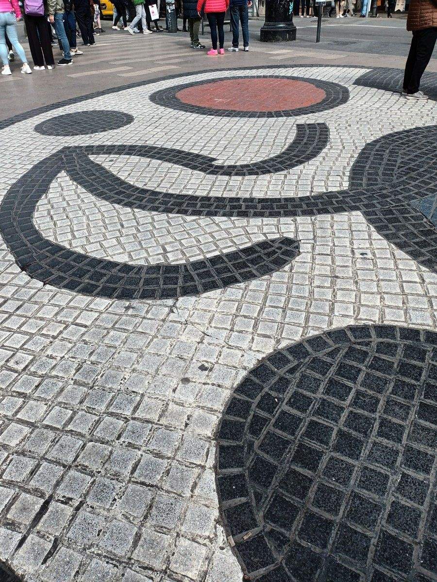 Mosaico de Miró no Pla del Teatre