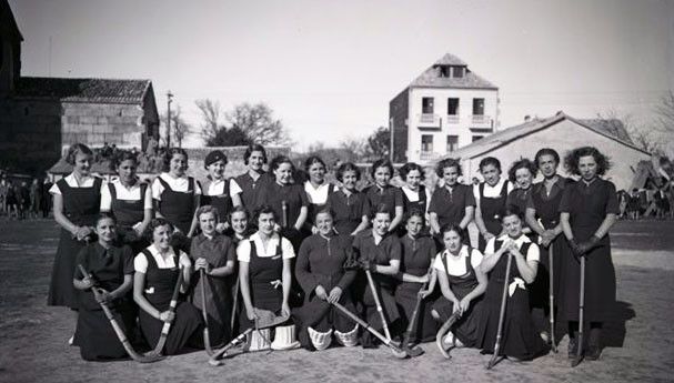 Imagen de la exposición 'Do gris ao violeta. Achega á historia das mulleres en Pontevedra'
